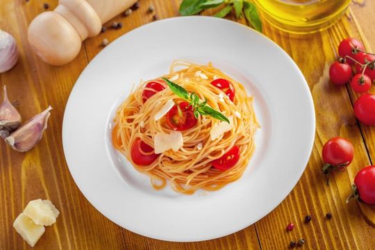 espaguetis con albahaca