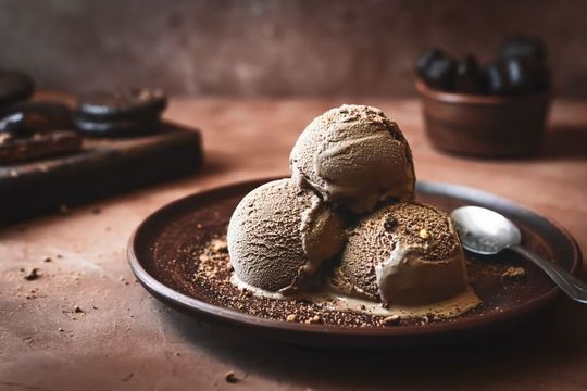 plato con 3 bolas de helado